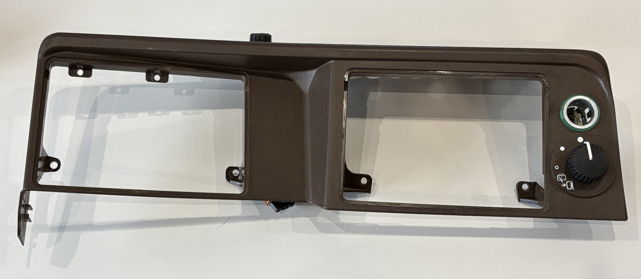 John Deere 6110 6210 Obudowa Ramka Mocowanie L165832 - Kabina a interiér pro Zemědělská technika: obrázek 1 John Deere 6110 6210 Obudowa Ramka Mocowanie L165832 - Kabina a interiér pro Zemědělská technika: obrázek 1