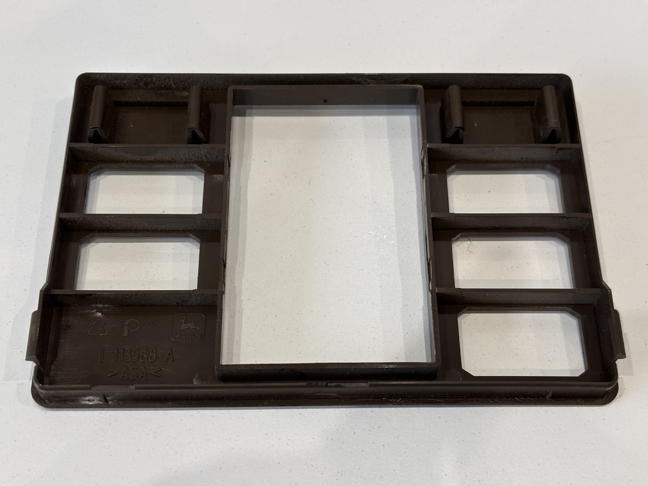 John Deere 6110 6210 Płytka Obudowa Ramka L113568 - Kabina a interiér pro Zemědělská technika: obrázek 4 John Deere 6110 6210 Płytka Obudowa Ramka L113568 - Kabina a interiér pro Zemědělská technika: obrázek 4