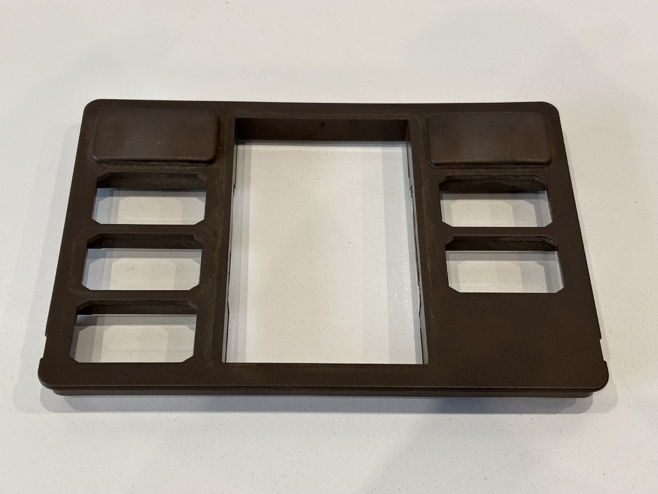 John Deere 6110 6210 Płytka Obudowa Ramka L113568 - Kabina a interiér pro Zemědělská technika: obrázek 1 John Deere 6110 6210 Płytka Obudowa Ramka L113568 - Kabina a interiér pro Zemědělská technika: obrázek 1