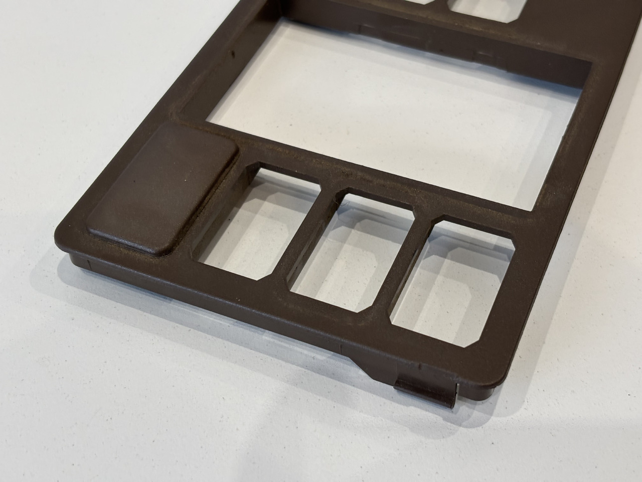 John Deere 6110 6210 Płytka Obudowa Ramka L113568 - Kabina a interiér pro Zemědělská technika: obrázek 2 John Deere 6110 6210 Płytka Obudowa Ramka L113568 - Kabina a interiér pro Zemědělská technika: obrázek 2