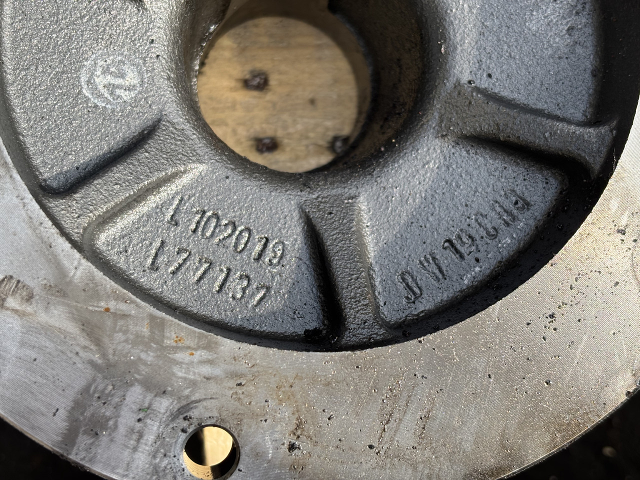 John Deere 6630 Obudowa łożyska L77137 L102019 - Díly pásových podvozků pro Zemědělská technika: obrázek 2 John Deere 6630 Obudowa łożyska L77137 L102019 - Díly pásových podvozků pro Zemědělská technika: obrázek 2