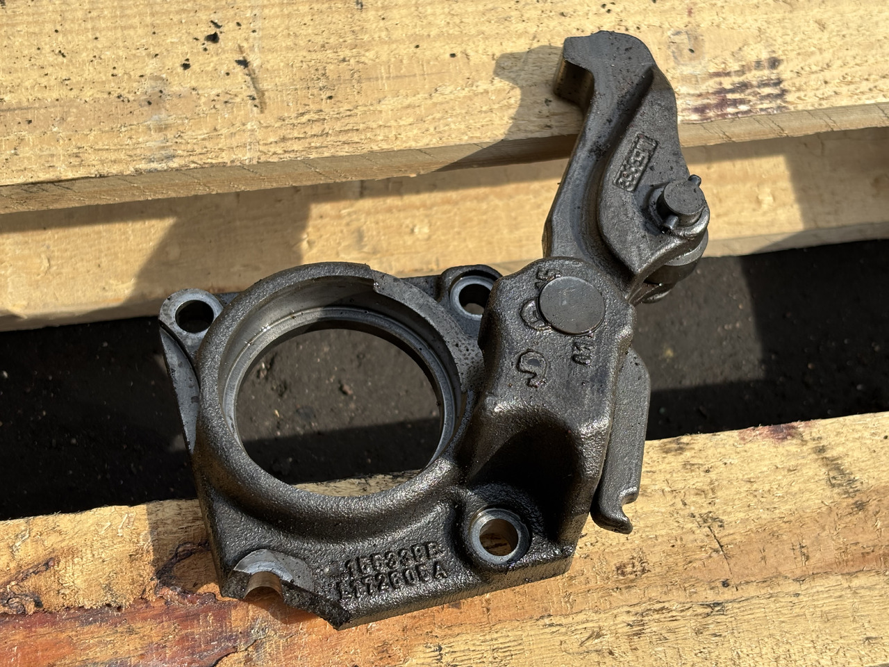 John Deere 6630 Obudowa łożyska Zapadka L215006 L202557 - Díly pásových podvozků pro Zemědělská technika: obrázek 1 John Deere 6630 Obudowa łożyska Zapadka L215006 L202557 - Díly pásových podvozků pro Zemědělská technika: obrázek 1