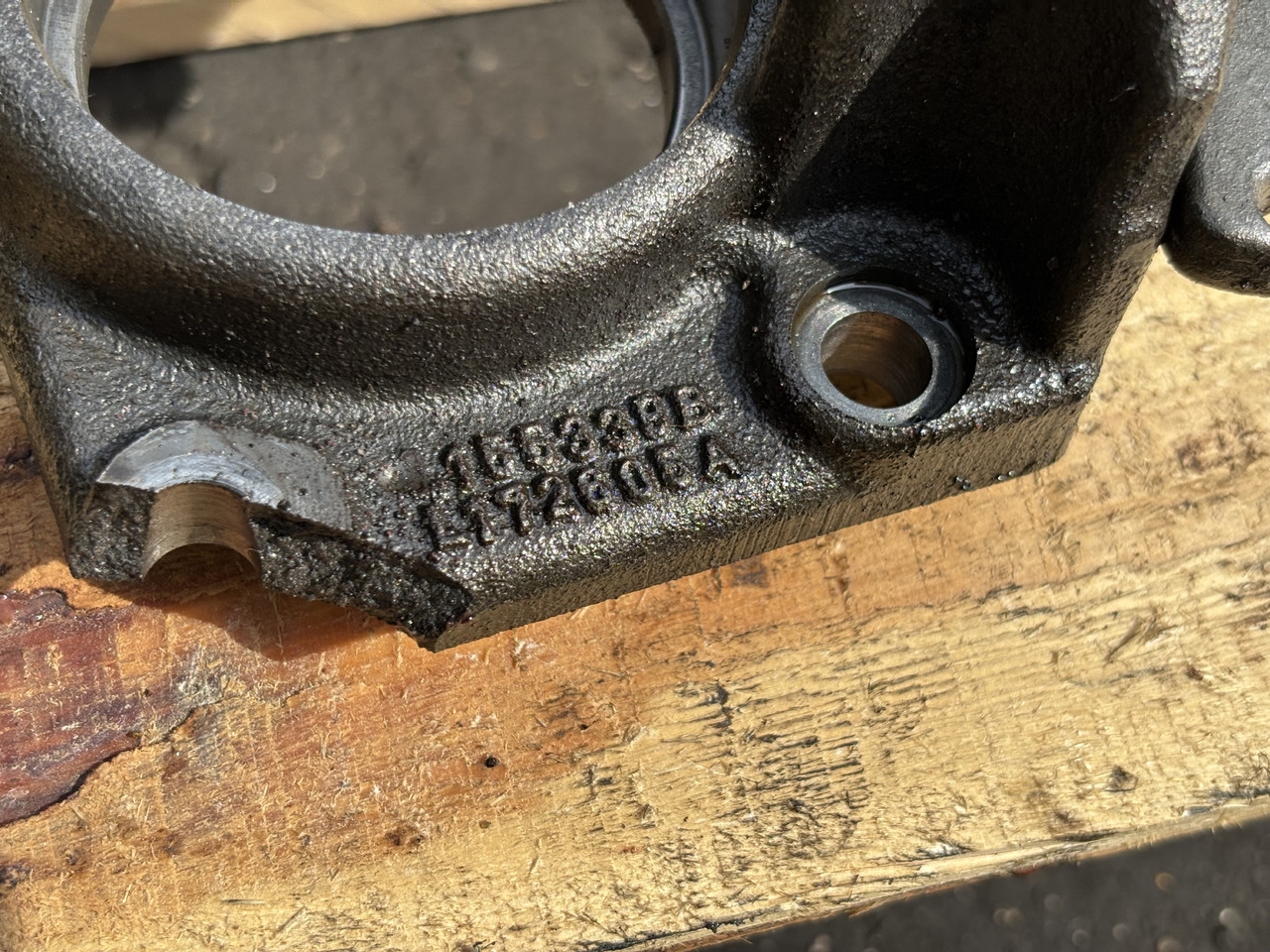 John Deere 6630 Obudowa łożyska Zapadka L215006 L202557 - Díly pásových podvozků pro Zemědělská technika: obrázek 2 John Deere 6630 Obudowa łożyska Zapadka L215006 L202557 - Díly pásových podvozků pro Zemědělská technika: obrázek 2