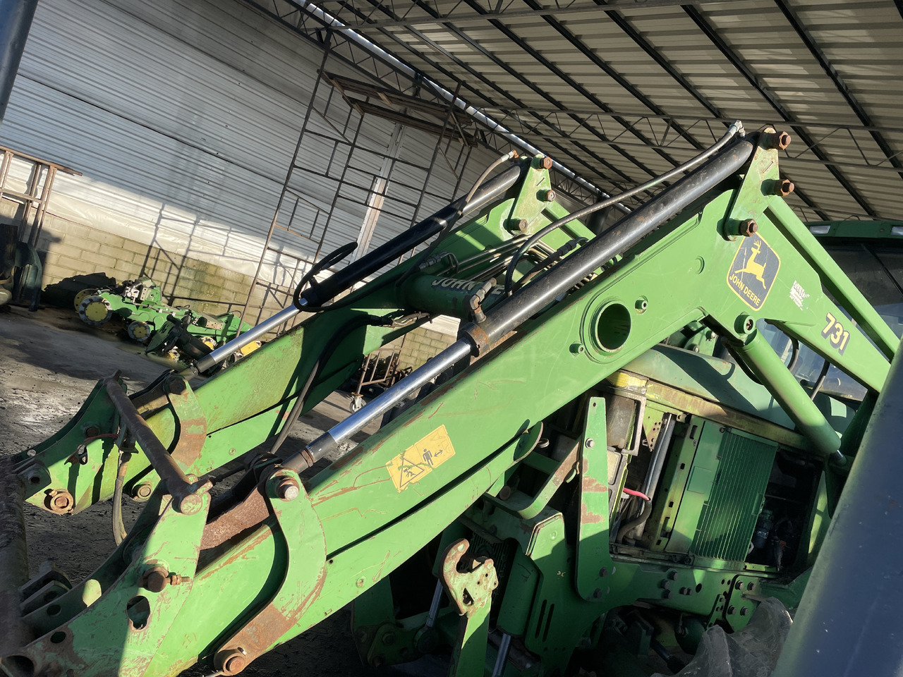 John Deere 6810 - przedni ładowacz TUR 731 - Čelní nakladač pro traktor: obrázek 2 John Deere 6810 - przedni ładowacz TUR 731 - Čelní nakladač pro traktor: obrázek 2