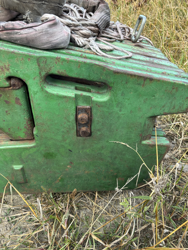John Deere 6xxx - obciążnik walizkowy balast 50kg L38451 L225318 - Golfový vozík: obrázek 1 John Deere 6xxx - obciążnik walizkowy balast 50kg L38451 L225318 - Golfový vozík: obrázek 1