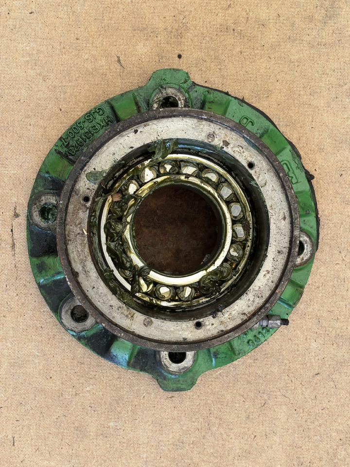 John Deere 8200 8400 8600 9600 Obudowa Łożyska HXE131928 AXE105273 - Díly pásových podvozků pro Zemědělská technika: obrázek 1 John Deere 8200 8400 8600 9600 Obudowa Łożyska HXE131928 AXE105273 - Díly pásových podvozků pro Zemědělská technika: obrázek 1