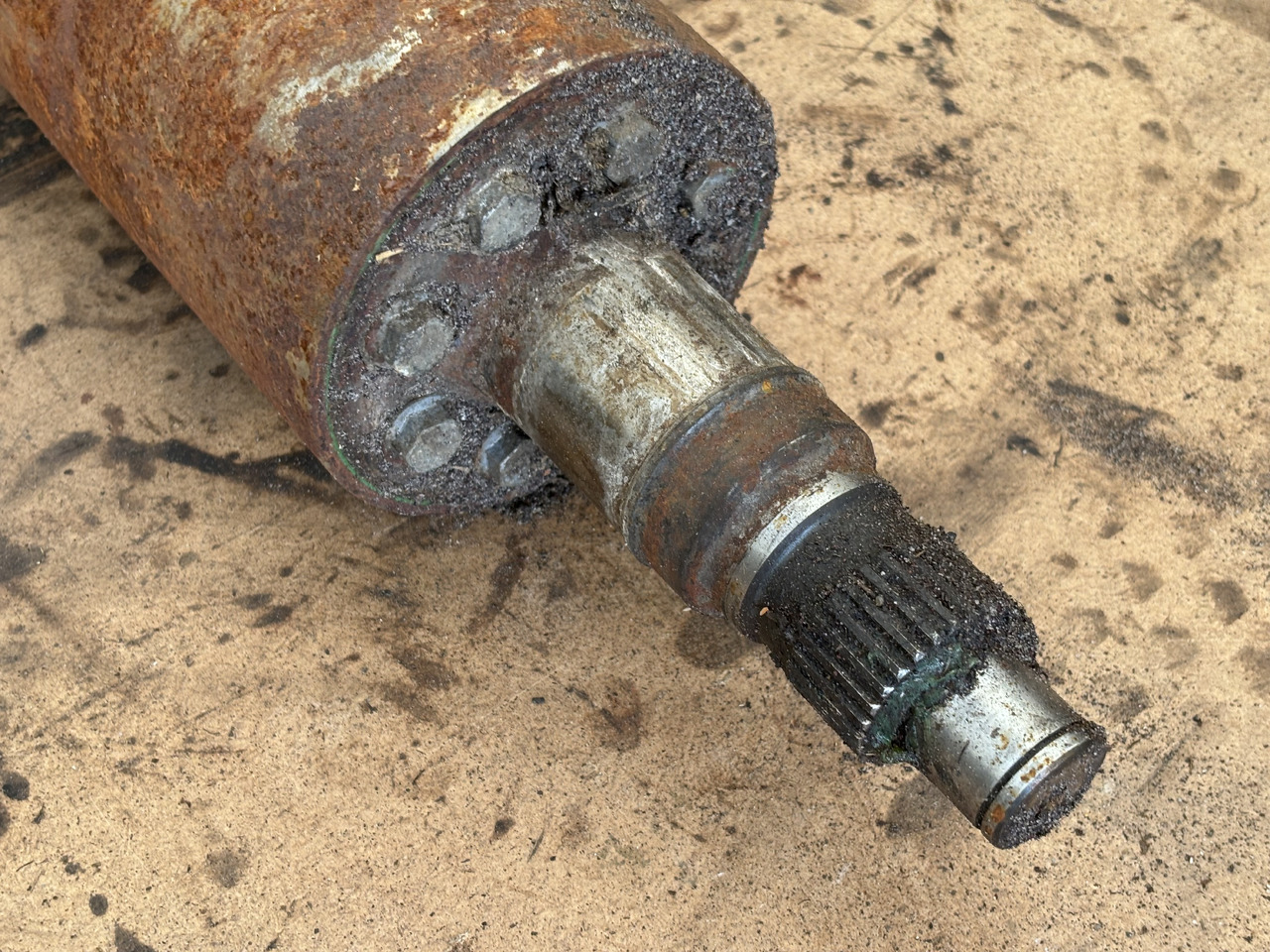 John Deere 8600 Walec Gładki Obudowa Łożyska AXE14946 HXE100665 - Díly pásových podvozků pro Zemědělská technika: obrázek 3 John Deere 8600 Walec Gładki Obudowa Łożyska AXE14946 HXE100665 - Díly pásových podvozků pro Zemědělská technika: obrázek 3