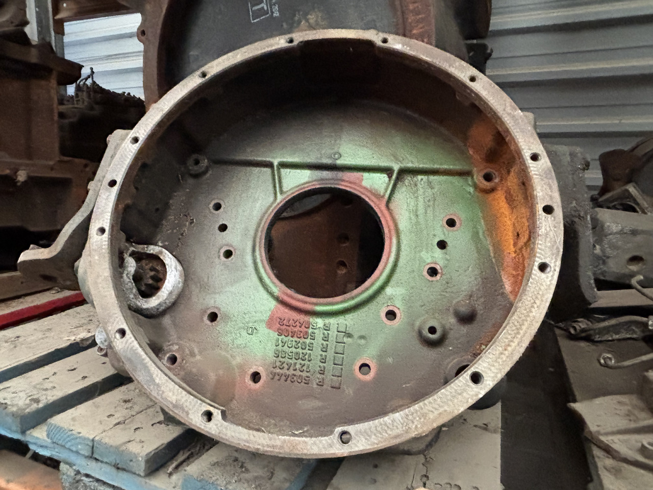 John Deere R503444 R121421 R120586 502941 R503406 R504272 Obudowa Koła Zamachowego - Setrvačník pro Zemědělská technika: obrázek 1 John Deere R503444 R121421 R120586 502941 R503406 R504272 Obudowa Koła Zamachowego - Setrvačník pro Zemědělská technika: obrázek 1