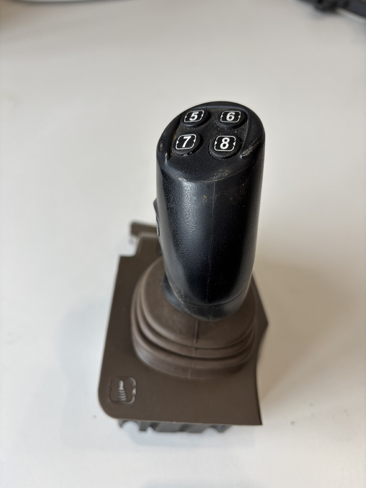 John Deere seria 6000 7000 8000 R - joystick 5-funkcyjny CommandARM RE573554 - Řadící páka pro Zemědělská technika: obrázek 2 John Deere seria 6000 7000 8000 R - joystick 5-funkcyjny CommandARM RE573554 - Řadící páka pro Zemědělská technika: obrázek 2