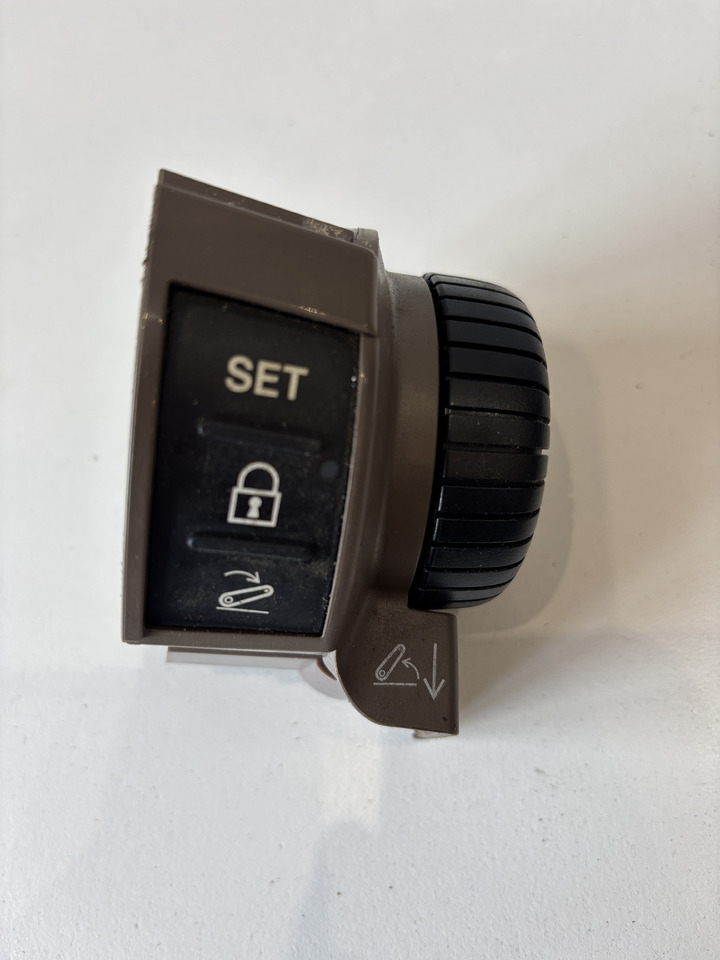 John Deere seria 6000 7000 8000 R - pokrętło sterowanie zaczepem tylnym RE584123 - Kabina a interiér pro Zemědělská technika: obrázek 3 John Deere seria 6000 7000 8000 R - pokrętło sterowanie zaczepem tylnym RE584123 - Kabina a interiér pro Zemědělská technika: obrázek 3