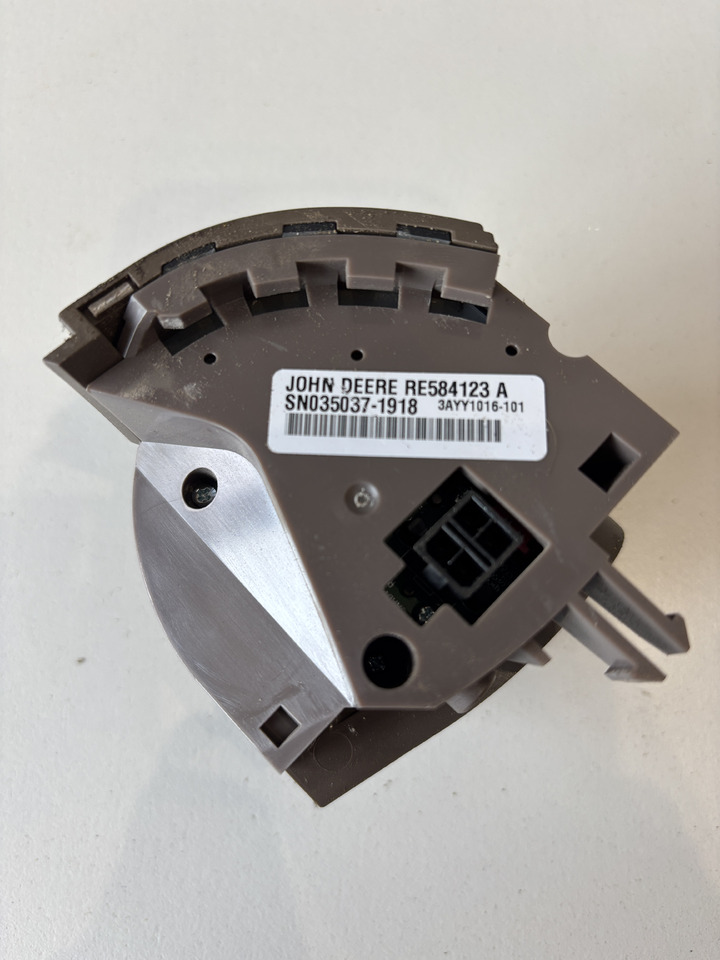 John Deere seria 6000 7000 8000 R - pokrętło sterowanie zaczepem tylnym RE584123 - Kabina a interiér pro Zemědělská technika: obrázek 1 John Deere seria 6000 7000 8000 R - pokrętło sterowanie zaczepem tylnym RE584123 - Kabina a interiér pro Zemědělská technika: obrázek 1