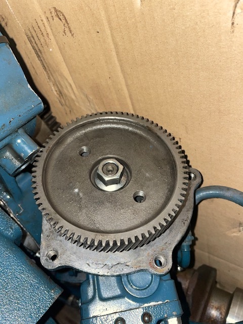 Kubota V3600-T wałek rozrządu , rozrząd koła zębate - Rozvodový hřídel pro Zemědělská technika: obrázek 1 Kubota V3600-T wałek rozrządu , rozrząd koła zębate - Rozvodový hřídel pro Zemědělská technika: obrázek 1