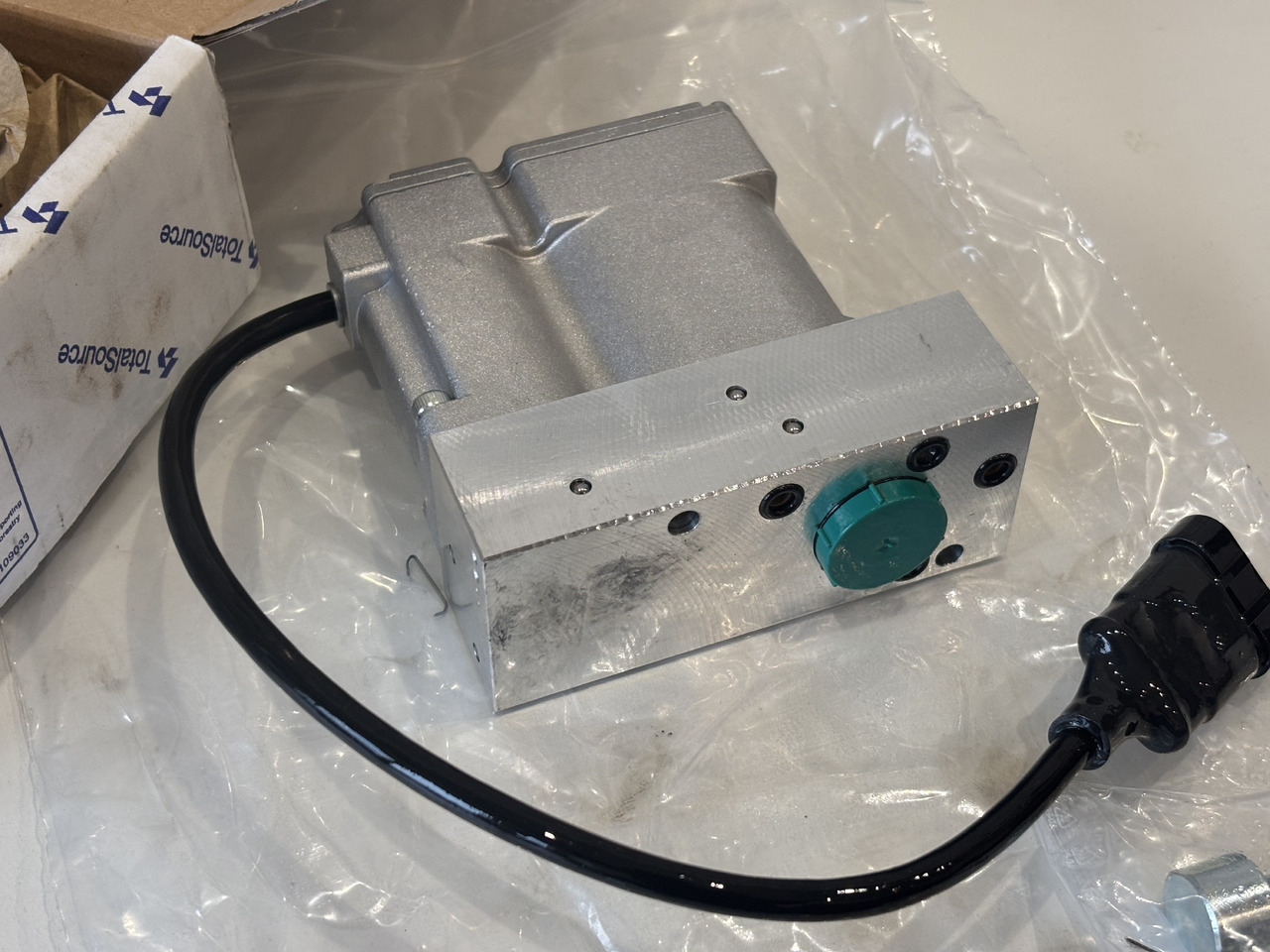 MERLO Cewka Elektrozawór Wysuwu Ramienia 086555 - Hydraulický ventil pro Manipulační technika: obrázek 1 MERLO Cewka Elektrozawór Wysuwu Ramienia 086555 - Hydraulický ventil pro Manipulační technika: obrázek 1