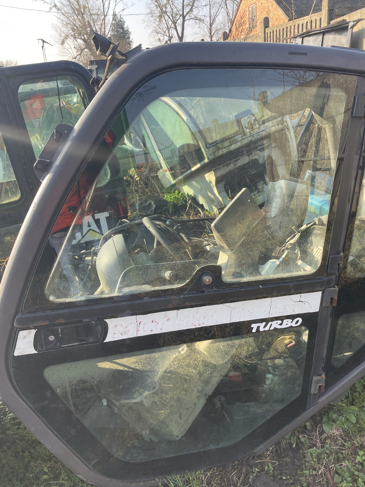 Manitou 634 629 633 731 732 - drzwi kompletne - Dveře a díly pro Zemědělská technika: obrázek 1 Manitou 634 629 633 731 732 - drzwi kompletne - Dveře a díly pro Zemědělská technika: obrázek 1