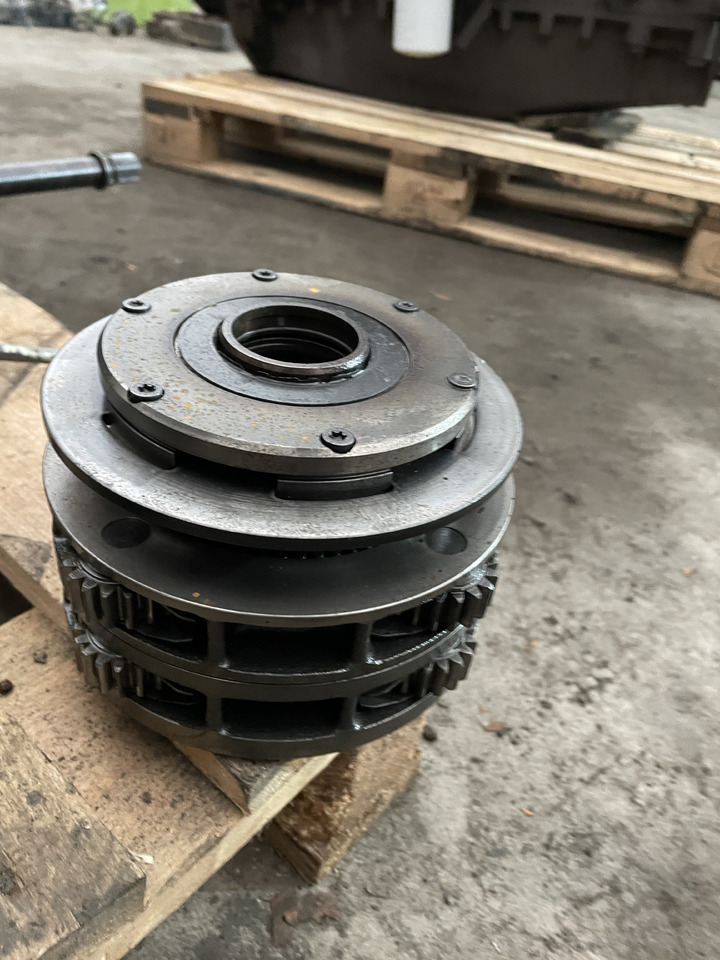 Massey Fergusson 3690 - skrzynia biegów - częśći - Převodovka pro Zemědělská technika: obrázek 4 Massey Fergusson 3690 - skrzynia biegów - częśći - Převodovka pro Zemědělská technika: obrázek 4