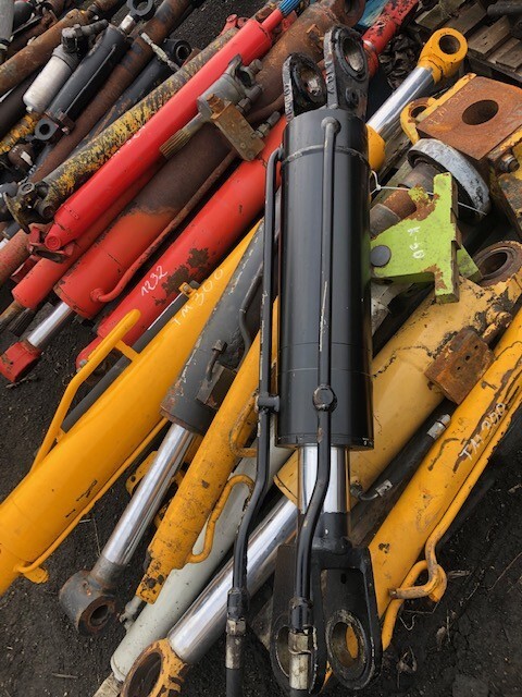 Matbro ts 280 ts 290 siłownik wychyłu łyźki - Hydraulický válec pro Zemědělská technika: obrázek 4 Matbro ts 280 ts 290 siłownik wychyłu łyźki - Hydraulický válec pro Zemědělská technika: obrázek 4