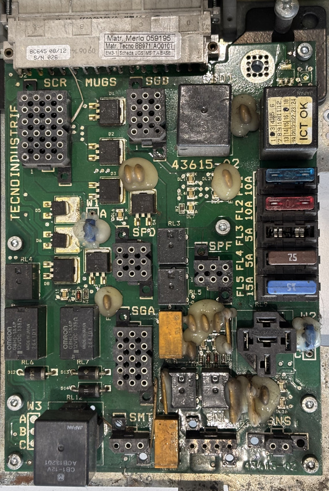 Merlo 059195 Kontroler Płyta Elektroniczna ECU MUGS UGS SGB Sterownik Bezpiecznik - Řídicí blok pro Zemědělská technika: obrázek 1 Merlo 059195 Kontroler Płyta Elektroniczna ECU MUGS UGS SGB Sterownik Bezpiecznik - Řídicí blok pro Zemědělská technika: obrázek 1