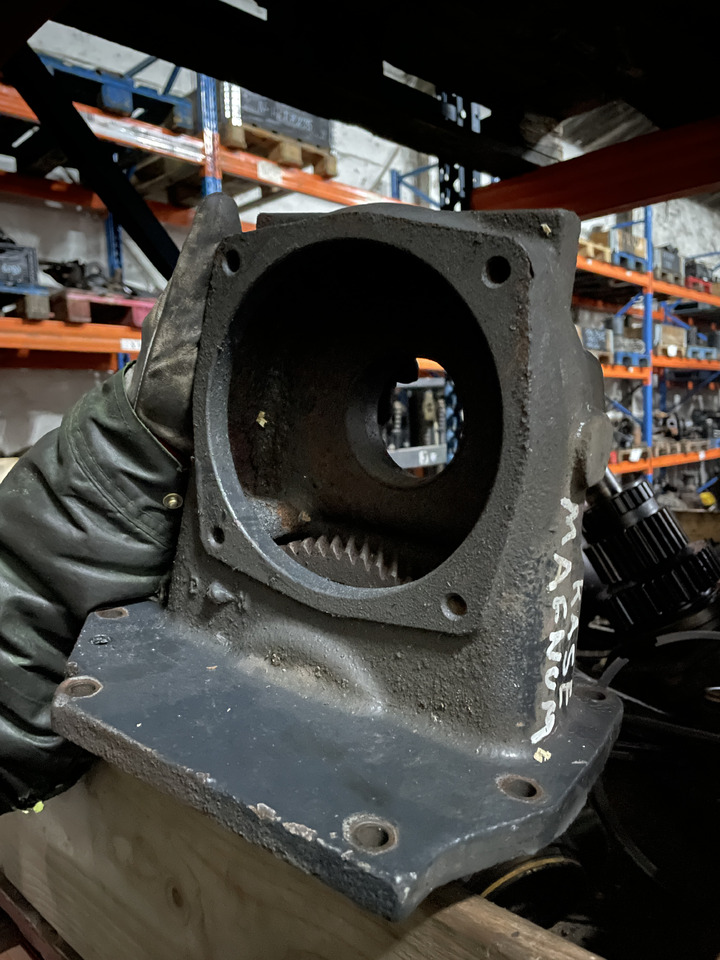 New Holland T8 - obudowa napędu pompy hydraulicznej 84379688 - Hydraulické čerpadlo pro Zemědělská technika: obrázek 1 New Holland T8 - obudowa napędu pompy hydraulicznej 84379688 - Hydraulické čerpadlo pro Zemědělská technika: obrázek 1