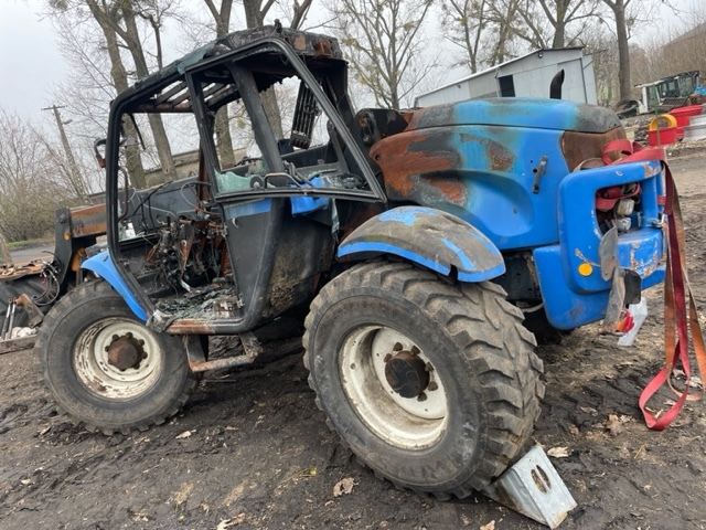 New holland LM410 - LM420 - LM435 - Teleskopický manipulátor: obrázek 2 New holland LM410 - LM420 - LM435 - Teleskopický manipulátor: obrázek 2