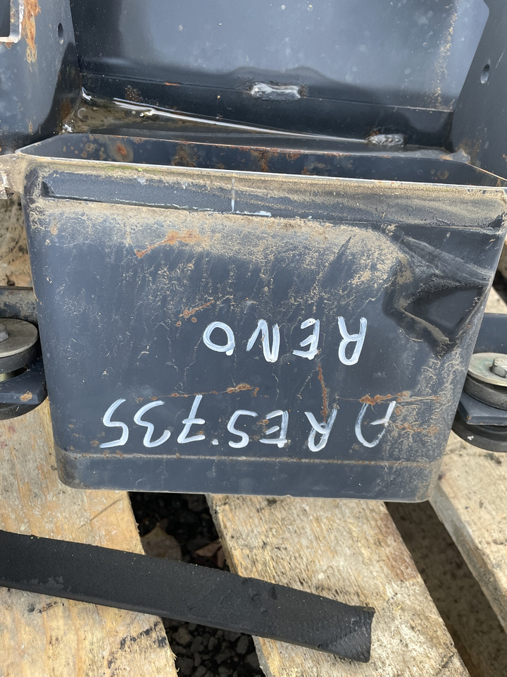 Renault Claas Ares 735 - chłodnica 7700046130 - Chladič pro Zemědělská technika: obrázek 3 Renault Claas Ares 735 - chłodnica 7700046130 - Chladič pro Zemědělská technika: obrázek 3