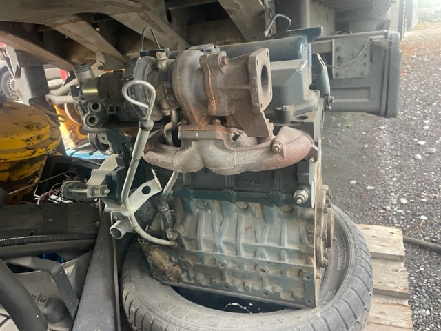 Silnik Kubota V2403 2.434 silnik na części - Motor pro Stavební technika: obrázek 3 Silnik Kubota V2403 2.434 silnik na części - Motor pro Stavební technika: obrázek 3