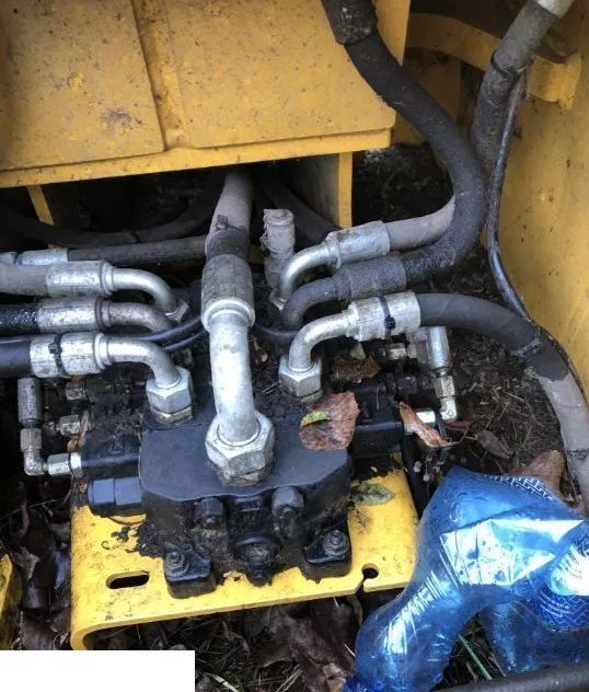 VOLVO L 30 - Rozdzielacz Hydrauliczny Ładowarki - Hydraulický ventil pro Kolový nakladač: obrázek 1 VOLVO L 30 - Rozdzielacz Hydrauliczny Ładowarki - Hydraulický ventil pro Kolový nakladač: obrázek 1