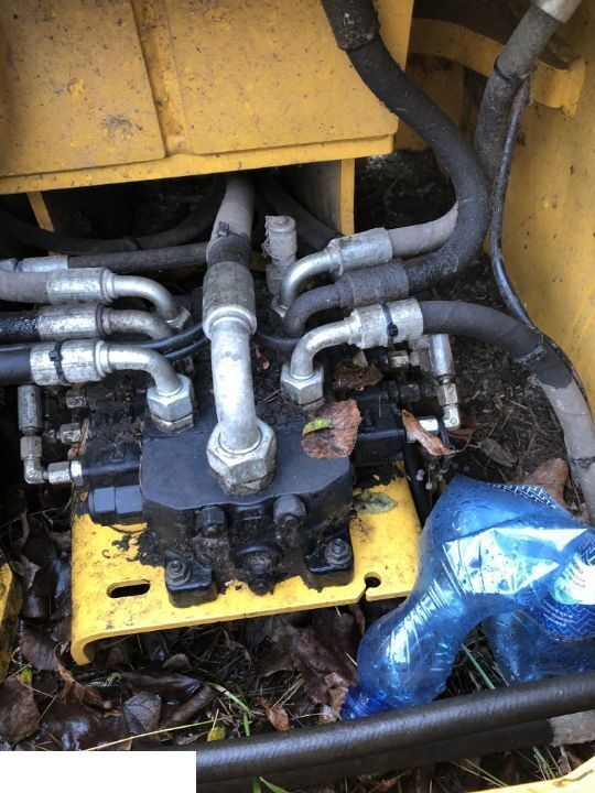 VOLVO L 35 - Rozdzielacz Hydrauliczny Ładowarki - Hydraulický ventil pro Kolový nakladač: obrázek 1 VOLVO L 35 - Rozdzielacz Hydrauliczny Ładowarki - Hydraulický ventil pro Kolový nakladač: obrázek 1