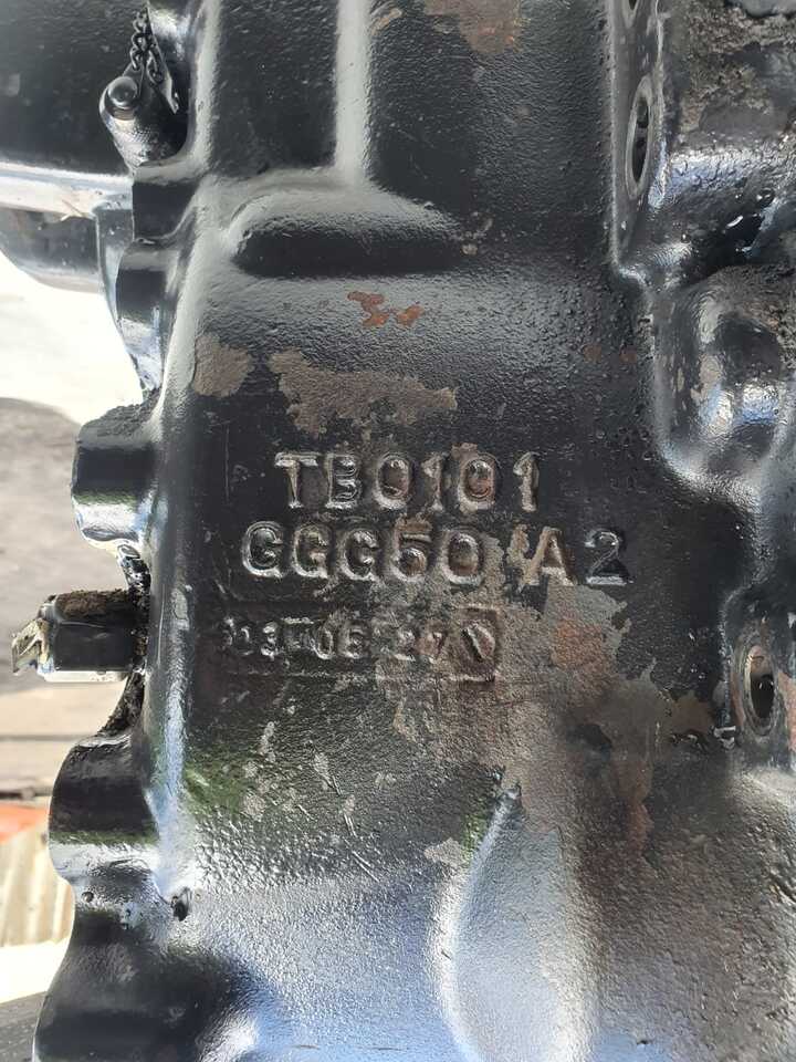Těhlice pro Zemědělská technika Valtra T140  - Zwolnica - Zwrotnica - Półoś - Skrzynia - Silnik - Siłowniki - Tylny WOM: obrázek 8