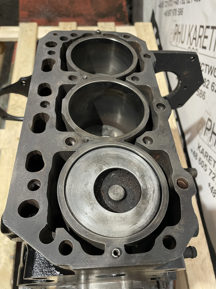 Yanmar 3TNV84 - silnik głowica + blok - Motor a díly pro Zemědělská technika: obrázek 5 Yanmar 3TNV84 - silnik głowica + blok - Motor a díly pro Zemědělská technika: obrázek 5