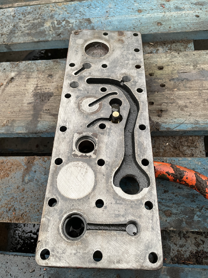ZF 4PW45H1 Zettelmayer Volvo - skrzynia biegów - pokrywa VOE6633592 - Převodovka pro Zemědělská technika: obrázek 2 ZF 4PW45H1 Zettelmayer Volvo - skrzynia biegów - pokrywa VOE6633592 - Převodovka pro Zemědělská technika: obrázek 2