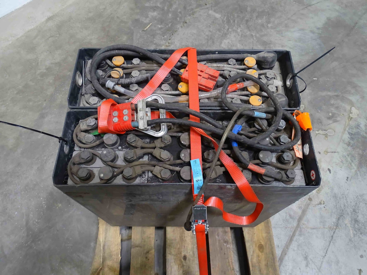 Battery Package 2x Batteries - Akumulátor pro Manipulační technika: obrázek 3 Battery Package 2x Batteries - Akumulátor pro Manipulační technika: obrázek 3