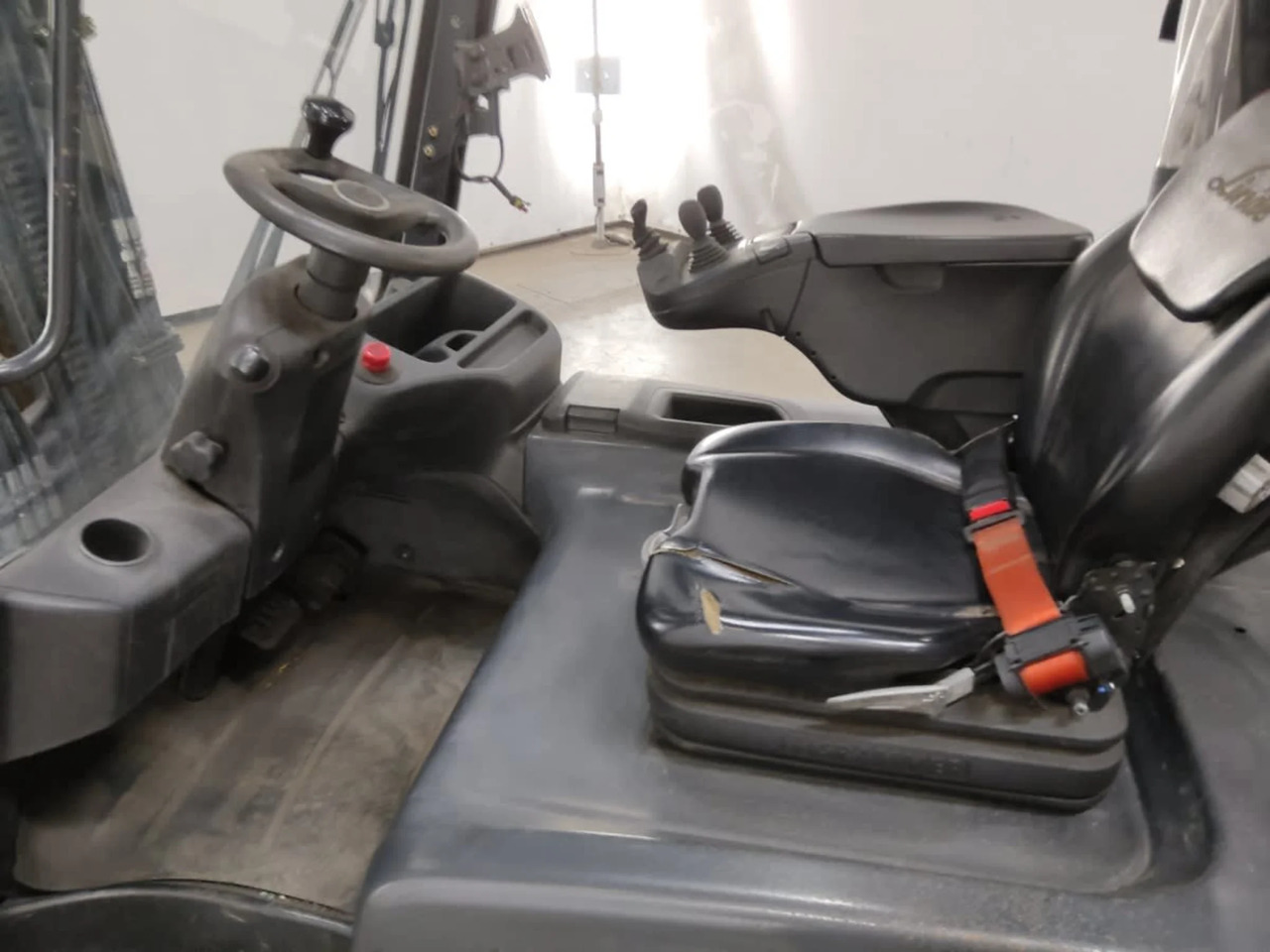 Linde E25L-01 - Elektrický vysokozdvižný vozík: obrázek 4 Linde E25L-01 - Elektrický vysokozdvižný vozík: obrázek 4