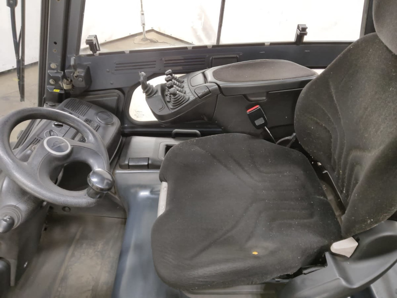 Linde E30HL-01/600 - Elektrický vysokozdvižný vozík: obrázek 4 Linde E30HL-01/600 - Elektrický vysokozdvižný vozík: obrázek 4