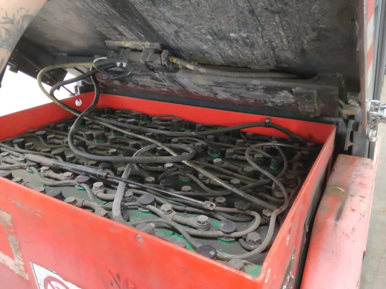 Linde E35P - Elektrický vysokozdvižný vozík: obrázek 4 Linde E35P - Elektrický vysokozdvižný vozík: obrázek 4