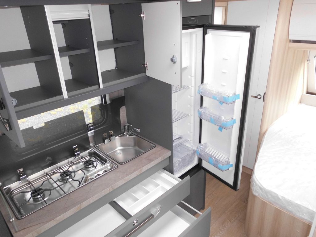 Karavan Hobby De Luxe 460 UFe 2026 1500kg. Ambiente: obrázek 10