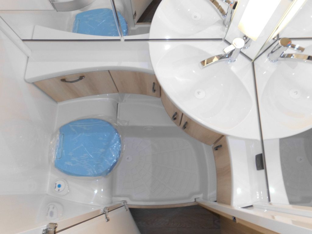 Karavan Hobby De Luxe 490 KMF 2026 GARAGE AUTARK 1800kg.+++: obrázek 15 Karavan Hobby De Luxe 490 KMF 2026 GARAGE AUTARK 1800kg.+++: obrázek 15