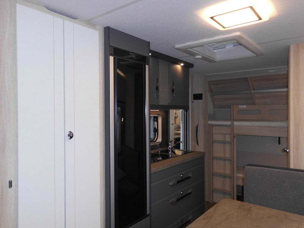 Karavan Hobby De Luxe 490 KMF 2026 GARAGE AUTARK 1800kg.+++: obrázek 12 Karavan Hobby De Luxe 490 KMF 2026 GARAGE AUTARK 1800kg.+++: obrázek 12