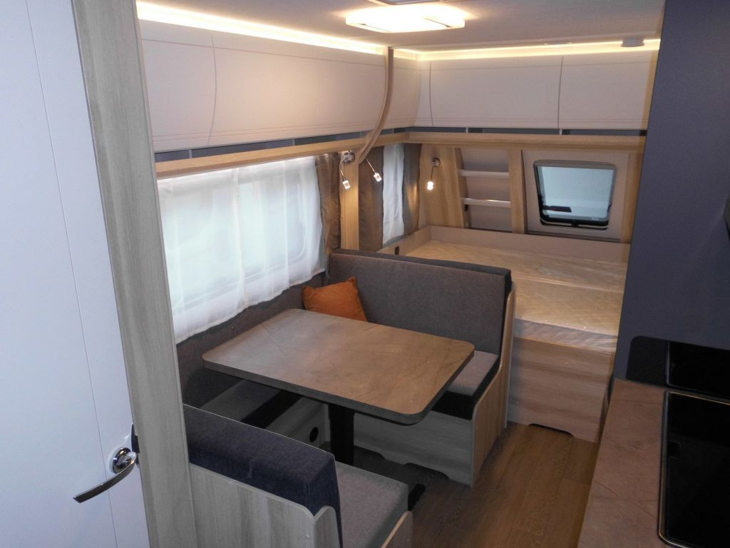 Karavan Hobby De Luxe 490 KMF 2026 GARAGE AUTARK 1800kg.+++: obrázek 8 Karavan Hobby De Luxe 490 KMF 2026 GARAGE AUTARK 1800kg.+++: obrázek 8