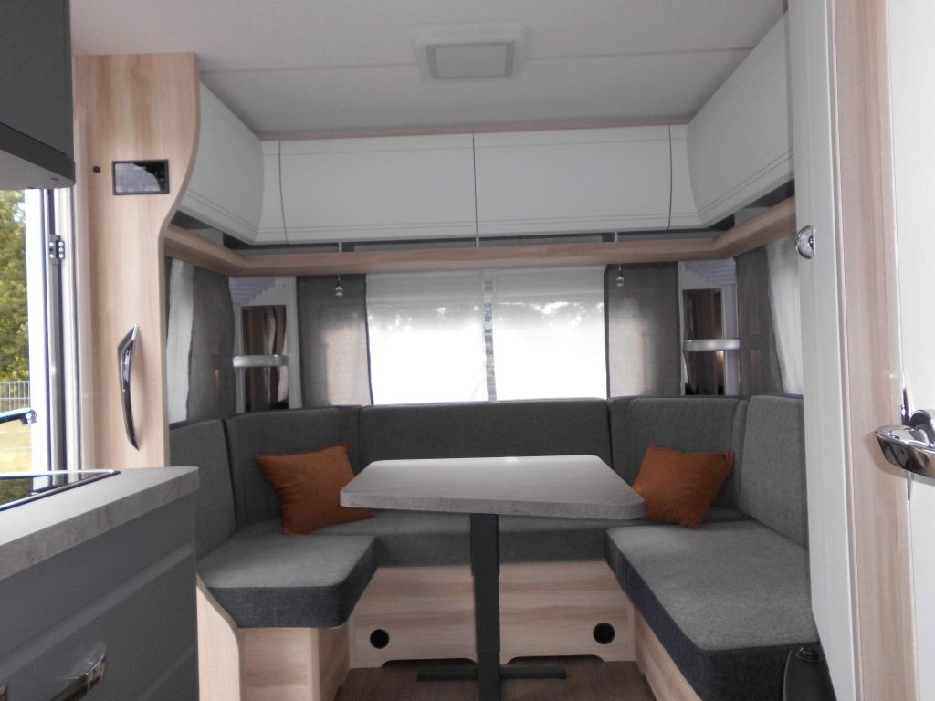 Hobby De Luxe 495 UL 2026 AUTARK 1800kg. Ambiente++ - Karavan: obrázek 5 Hobby De Luxe 495 UL 2026 AUTARK 1800kg. Ambiente++ - Karavan: obrázek 5