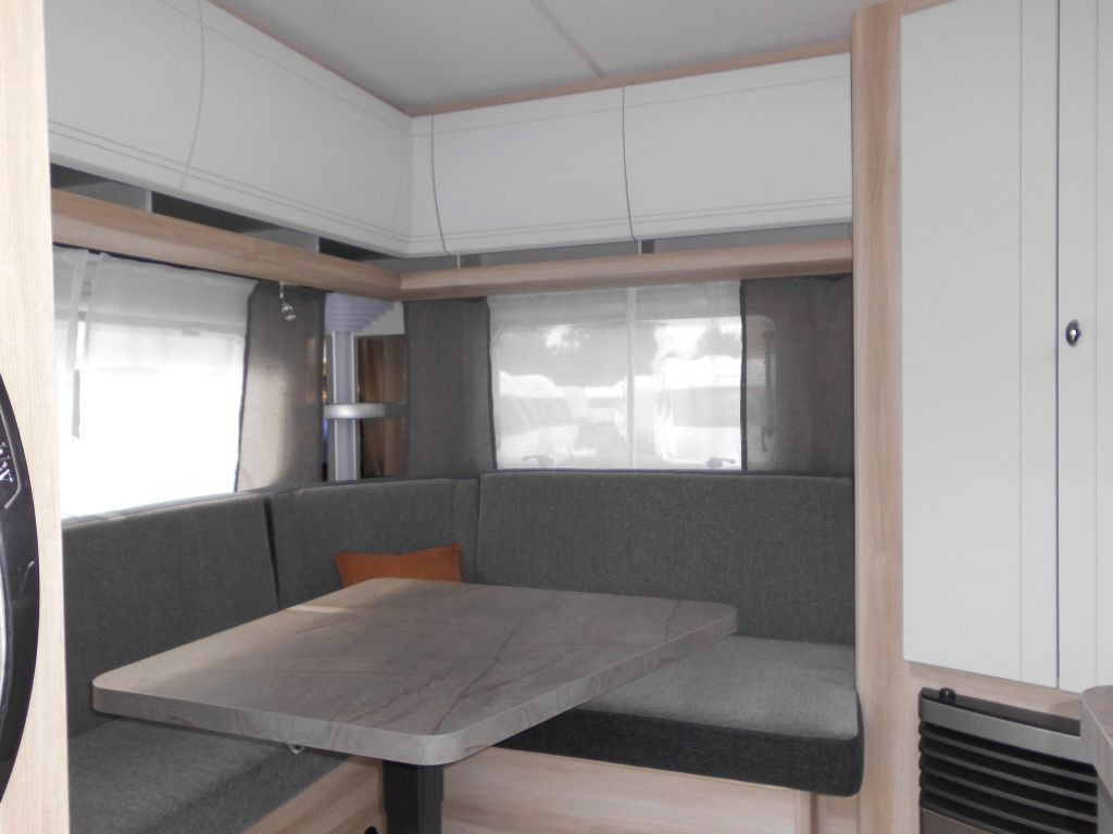 Hobby De Luxe 495 UL 2026 AUTARK 1800kg. Ambiente++ - Karavan: obrázek 4 Hobby De Luxe 495 UL 2026 AUTARK 1800kg. Ambiente++ - Karavan: obrázek 4