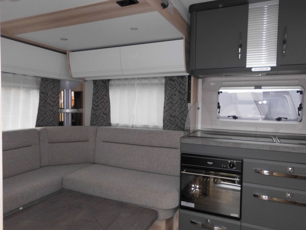 Hobby De Luxe 515 UHL 2000kg. Backofen, Dunsthaube + - Karavan: obrázek 5 Hobby De Luxe 515 UHL 2000kg. Backofen, Dunsthaube + - Karavan: obrázek 5