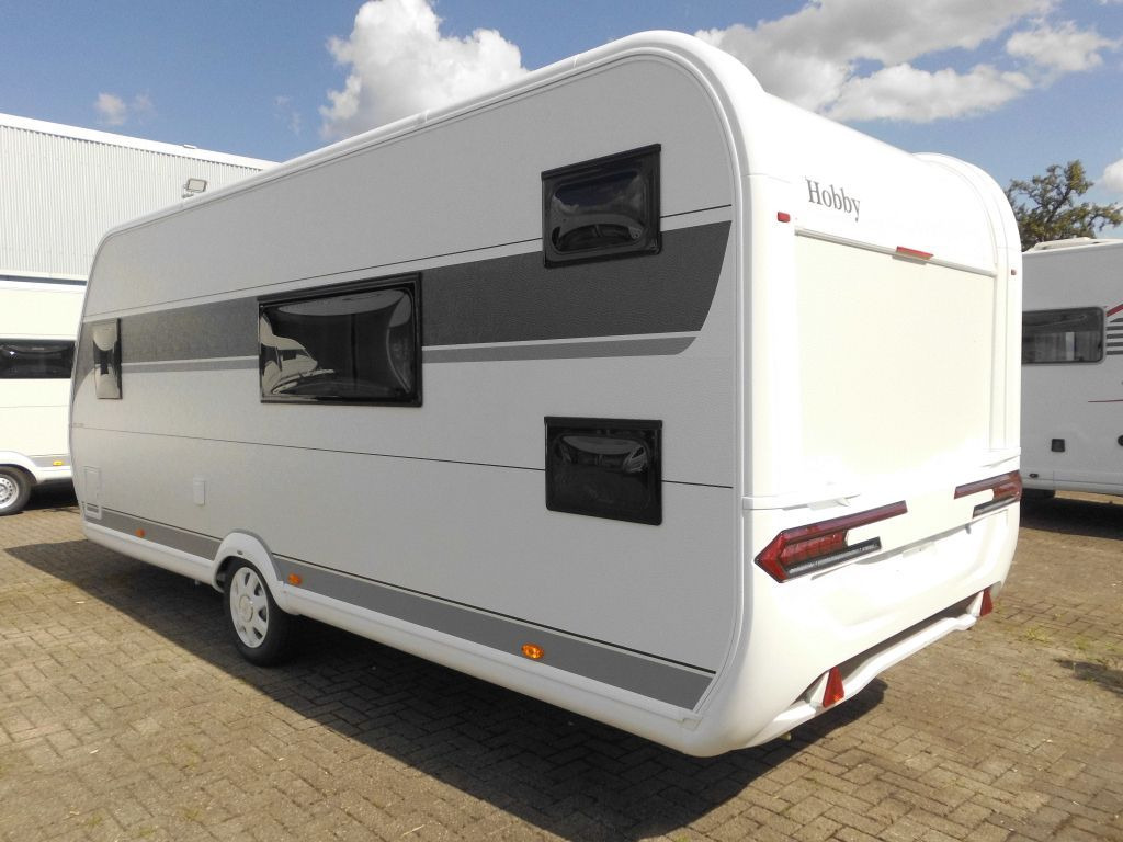 Hobby De Luxe 540 KMFe 2026 GARAGE AUTARK 1800kg. - Karavan: obrázek 3 Hobby De Luxe 540 KMFe 2026 GARAGE AUTARK 1800kg. - Karavan: obrázek 3