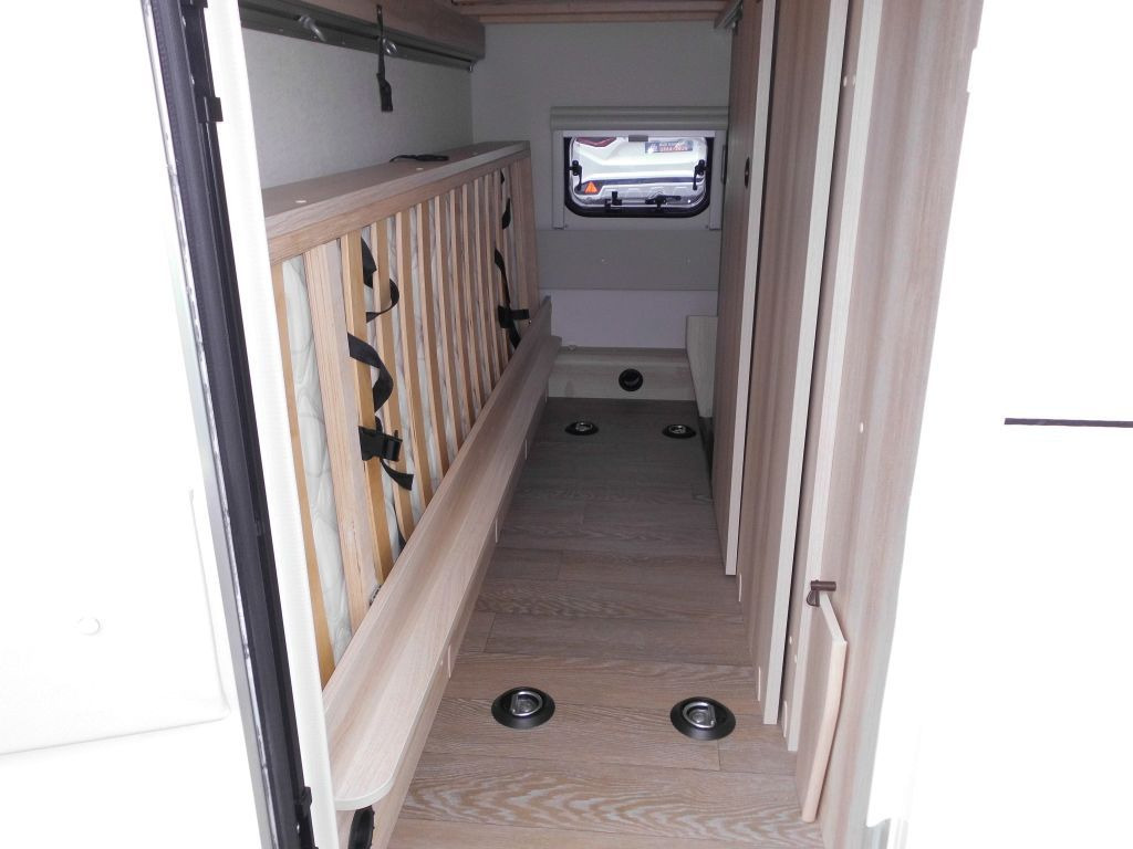 Hobby De Luxe 540 KMFe 2026 GARAGE AUTARK 1800kg. - Karavan: obrázek 4 Hobby De Luxe 540 KMFe 2026 GARAGE AUTARK 1800kg. - Karavan: obrázek 4