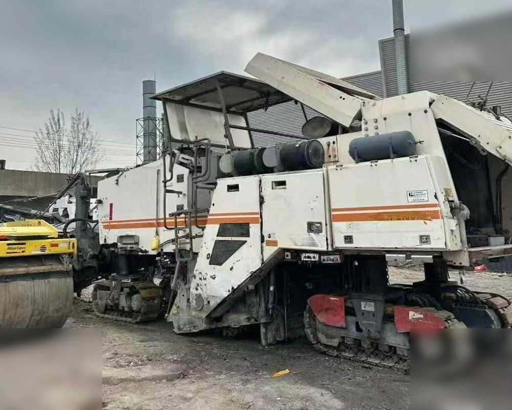 2011 WIRTGEN W2100 - Silniční fréza: obrázek 1 2011 WIRTGEN W2100 - Silniční fréza: obrázek 1