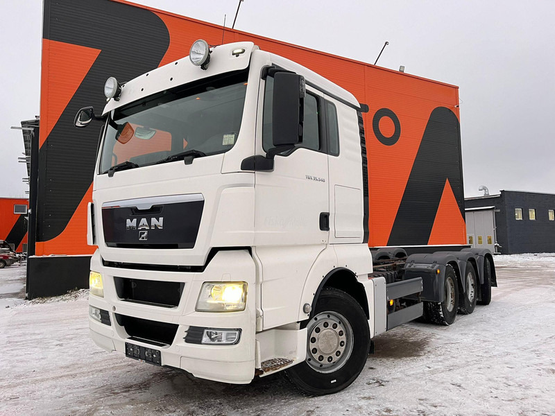 MAN TGX 35.540 8x4*4 9 TON FRONT AXLE / HYDRAULICS / PTO / INTARDER / CHASSIS L=6850 mm - Podvozek s kabinou: obrázek 2 MAN TGX 35.540 8x4*4 9 TON FRONT AXLE / HYDRAULICS / PTO / INTARDER / CHASSIS L=6850 mm - Podvozek s kabinou: obrázek 2