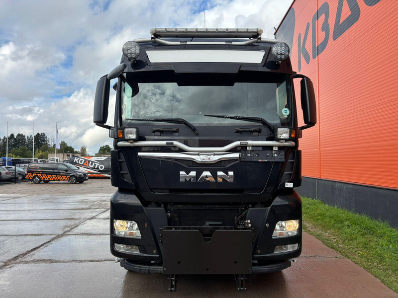 MAN TGX 35.560 8x4*4 LOW MILEAGE ! / INTARDER / JOAB 24 ton / L=5600 mm / SNOW PLOW EQUIPMENT - Hákový nosič kontejnerů: obrázek 2 MAN TGX 35.560 8x4*4 LOW MILEAGE ! / INTARDER / JOAB 24 ton / L=5600 mm / SNOW PLOW EQUIPMENT - Hákový nosič kontejnerů: obrázek 2