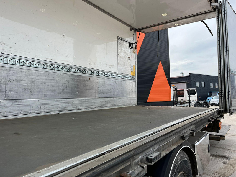 Chladírenský nákladní automobil Mercedes-Benz Actros 1827 4x2 TK UT SPECTRUM / BOX L=8429 mm: obrázek 11