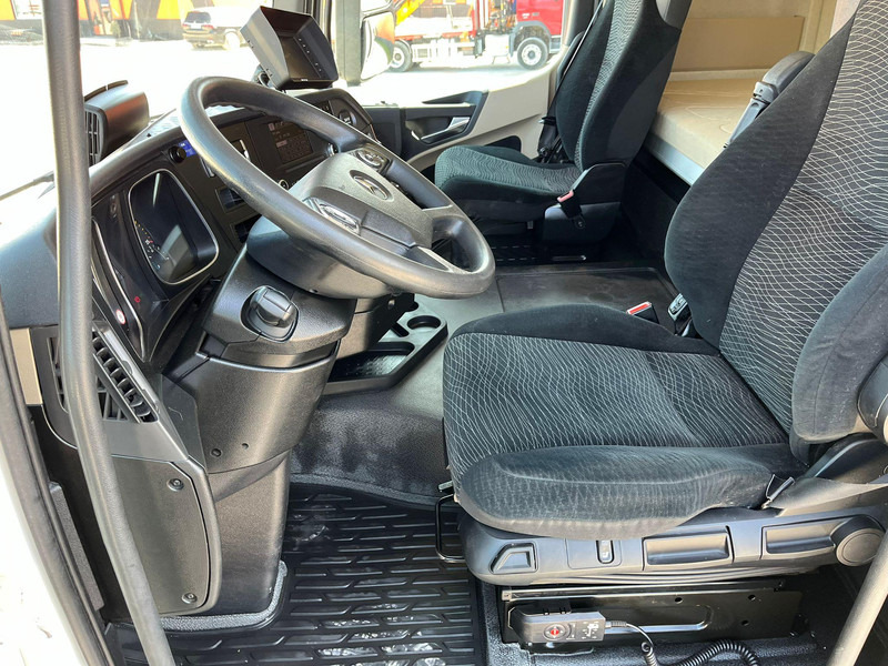 Skříňový nákladní auto Mercedes-Benz Actros 2545 6x2 BOX L=7526 mm: obrázek 20