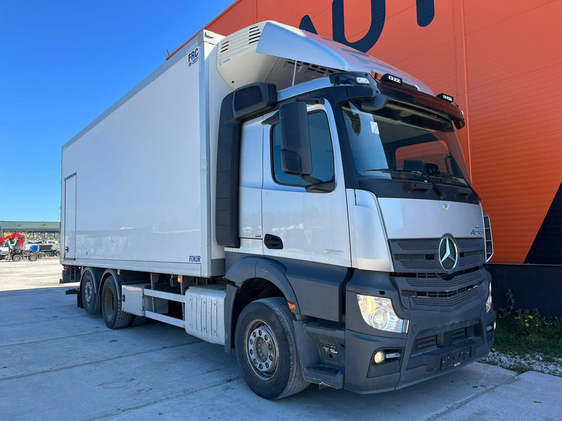 Mercedes-Benz Actros 2551 6x2 LUMIKKO L7 / BOX L=7609 mm - Chladírenský nákladní automobil: obrázek 4 Mercedes-Benz Actros 2551 6x2 LUMIKKO L7 / BOX L=7609 mm - Chladírenský nákladní automobil: obrázek 4