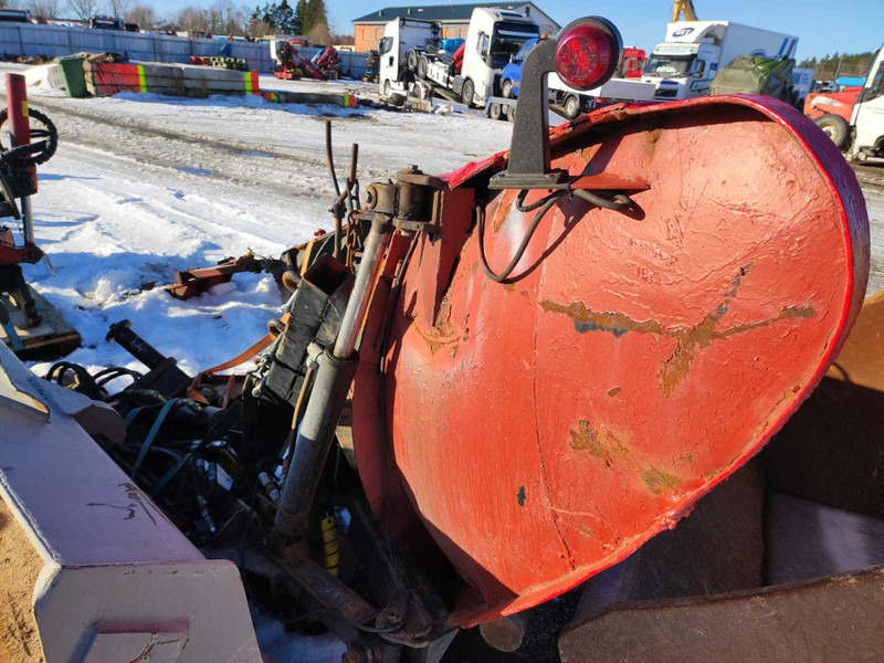 Svedala ARBRÅ HYDRAULIC STRAIGHT SNOW PLOW / LUMESAHK - Vozidlo pro zimní údržbu: obrázek 3 Svedala ARBRÅ HYDRAULIC STRAIGHT SNOW PLOW / LUMESAHK - Vozidlo pro zimní údržbu: obrázek 3